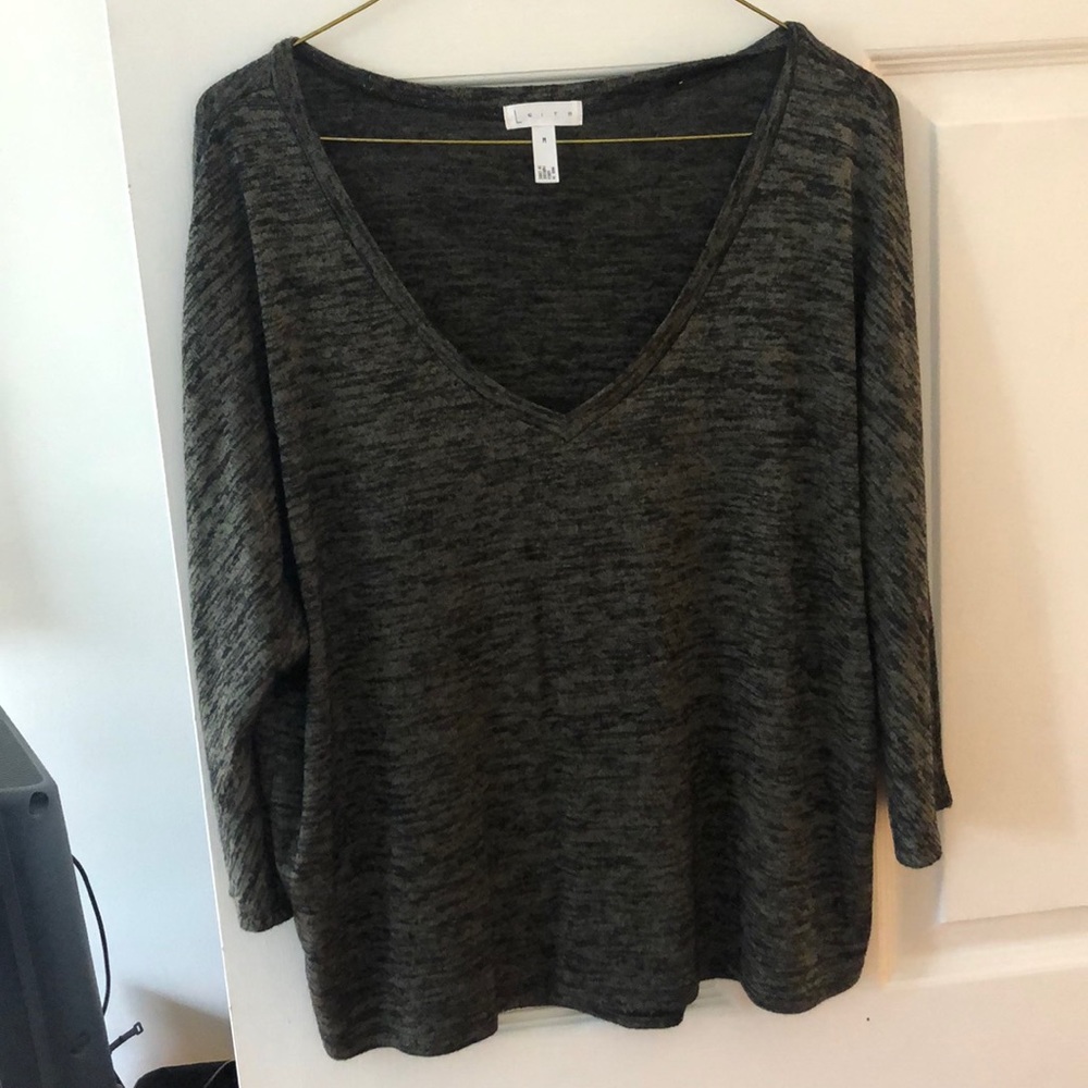 Green and black deep v-neck shirt 3/4 sleeve